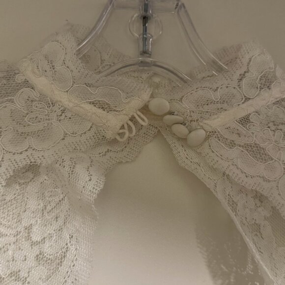 V.Chapman The Whitby Gown in White Chantilly Lace (Size 6) - Picture 5 of 12